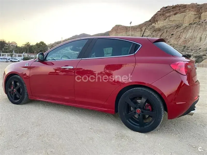 Usado Alfa Romeo Giulietta Quadrifoglio Verde 235 CV (172 kW) 2012 Rojo Utilitario