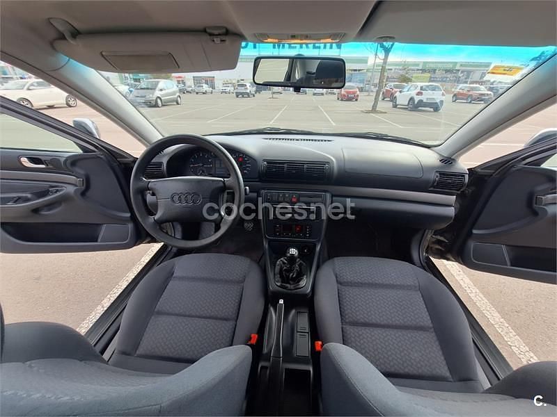 Usado Audi A4 125 HP (91 kW) 1997 Verde Sedan