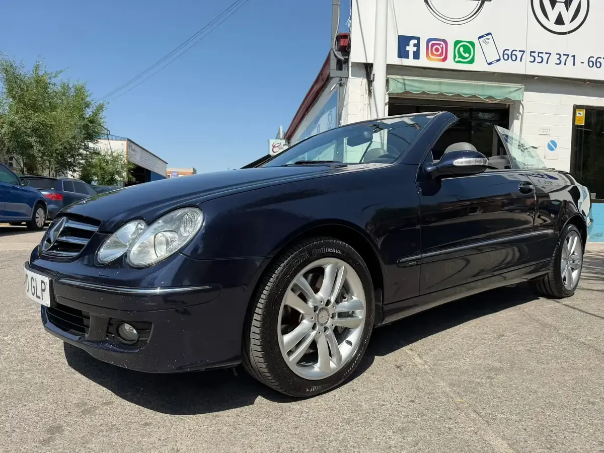 Usado Mercedes CLK320 Avantgarde 224 CV (164 kW) 2009 Azul Descapotable