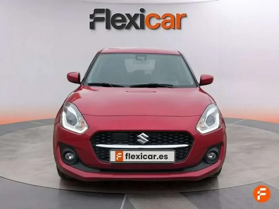 Usado Suzuki Swift 83 CV (61 kW) 2021 Rojo Utilitario