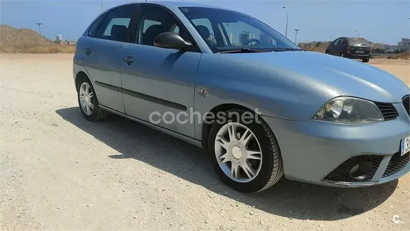 Usado Seat Ibiza 100 CV (73 kW) 2006 Azul Utilitario