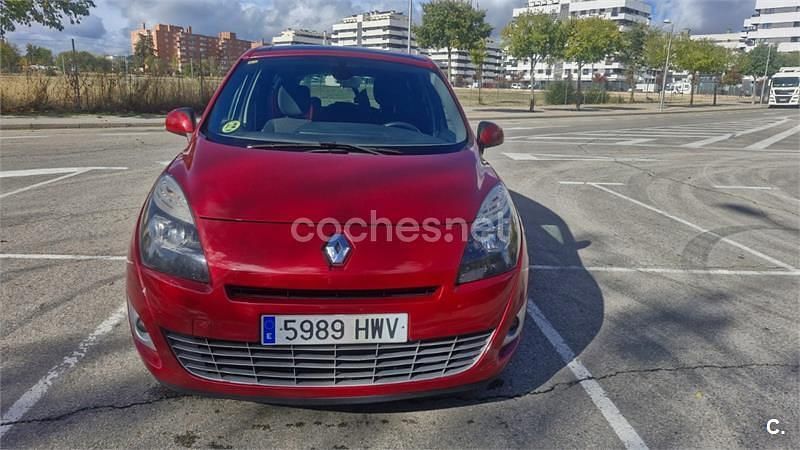 Usado Renault Grand Scénic III Dynamique 130 CV (95 kW) 2011 Granate Monovolumen