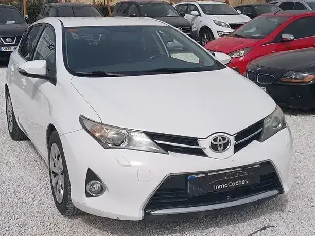 Usado Toyota Auris Active 124 CV (91 kW) 2015 Blanco Utilitario