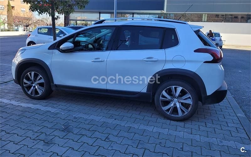 Usado Peugeot 2008 Allure 120 CV (88 kW) 2017 Blanco SUV