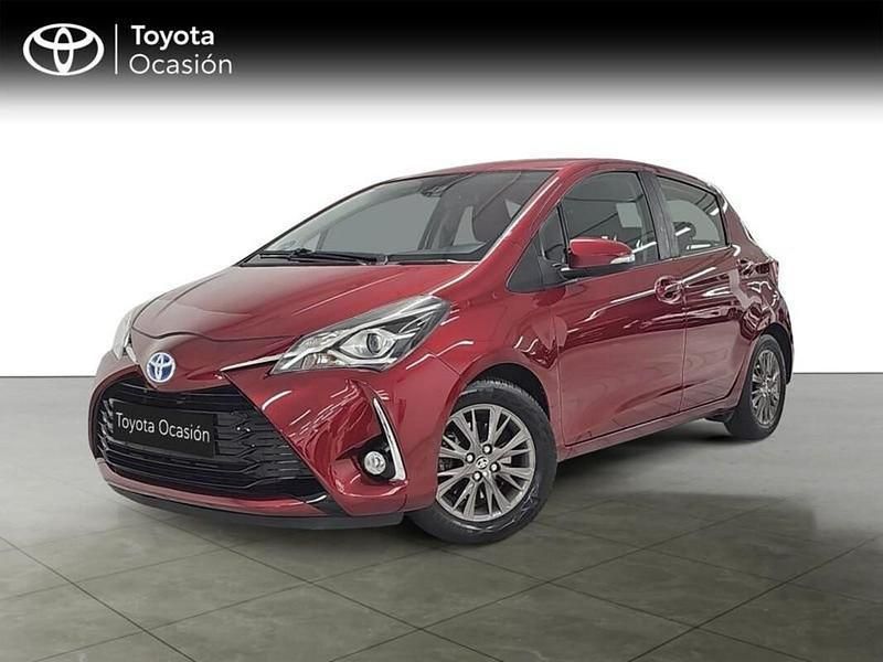 Usado Toyota Yaris Active 100 CV (73 kW) 2018 Rojo