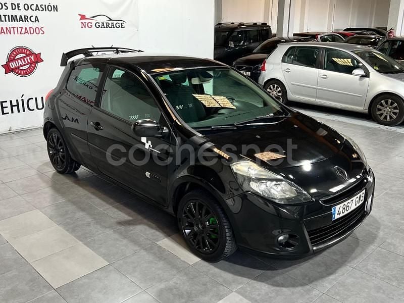 Usado Renault Clio II 85 CV (62 kW) 2010 Negro Berlina