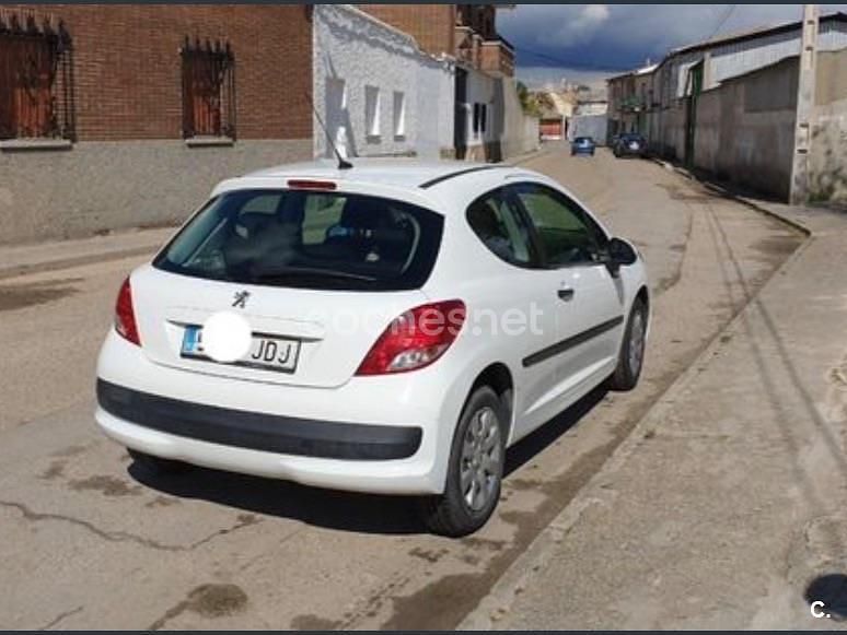 Usado Peugeot 207 70 CV (51 kW) 2010 Blanco Berlina