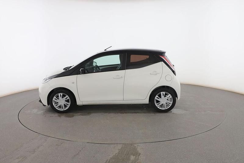 Usado Toyota Aygo X-play 70 CV (51 kW) 2018 Blanco Utilitario
