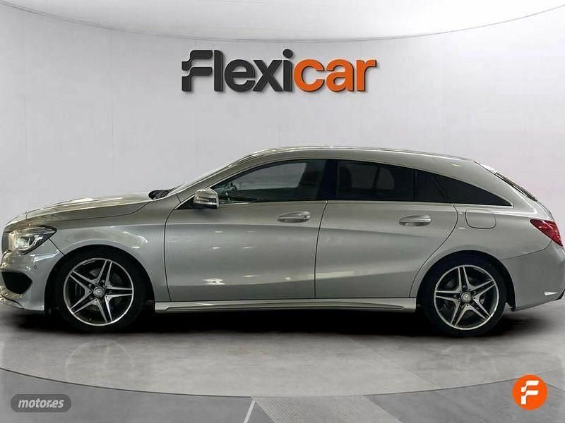 Usado Mercedes CLA220 Shooting Brake AMG line 177 CV (130 kW) 2016 Gris Familiar