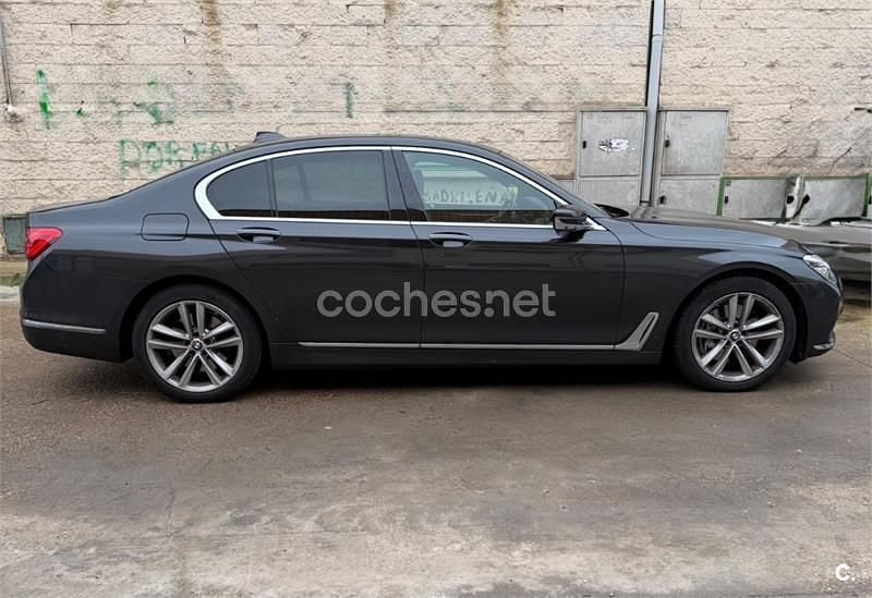 Usado BMW 740 Shadowline 320 HP (235 kW) 2018 Preto Sedan