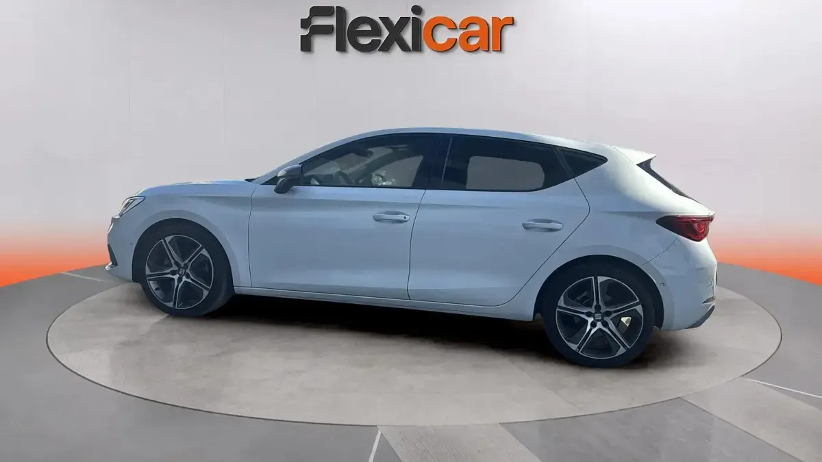 Usado Seat Leon FR 150 CV (110 kW) 2021 Blanco Utilitario