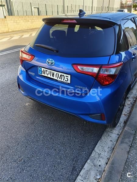 Usado Toyota Yaris Hybrid 100 CV (73 kW) 2018 Azul Berlina