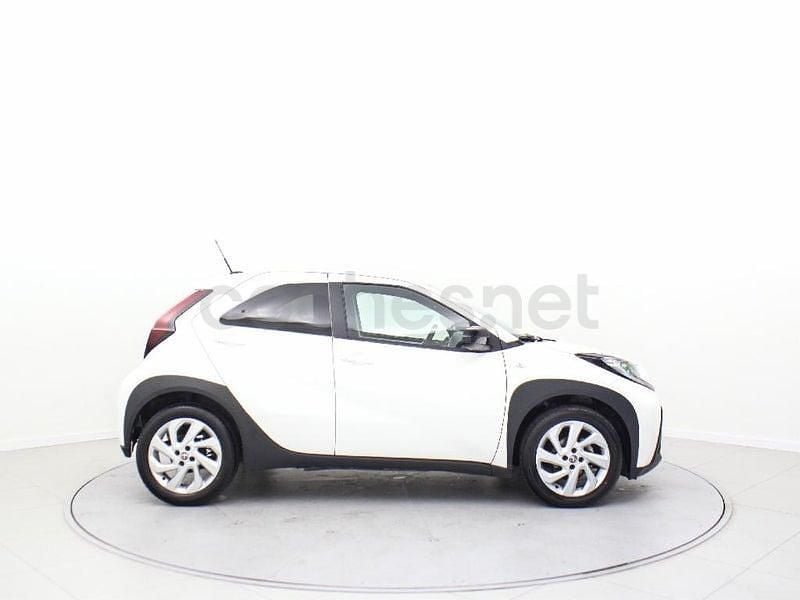 Usado Toyota Aygo X Play 72 CV (52 kW) 2025 Blanco SUV