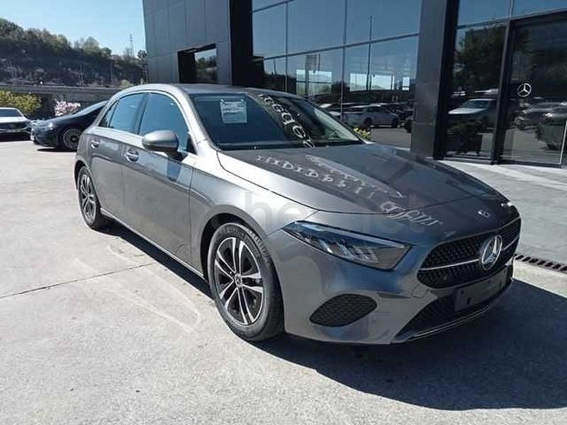 Uusi Mercedes A180 136 HP (100 kW) 2025 Harmaa Sedan