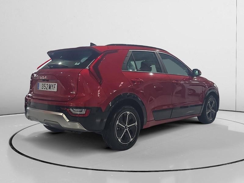 Usado Kia Niro 131 CV (96 kW) 2025 Rojo SUV