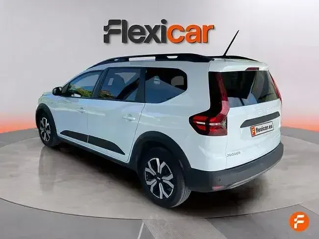 Usado Dacia Jogger Expression 110 CV (80 kW) 2023 Blanco Monovolumen