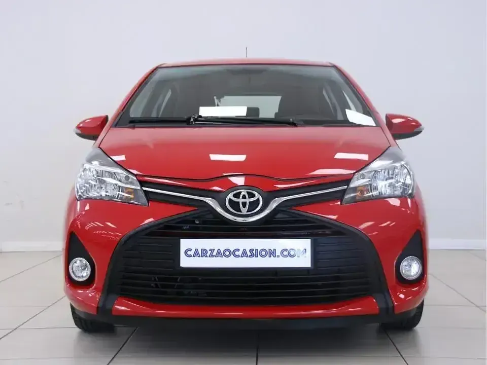 Usado Toyota Yaris Active 69 CV (50 kW) 2016 Rojo Berlina
