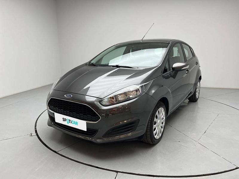 Gris Usado 2017 Ford Fiesta Trend Utilitario | 14.100 € (Caro) - Imagen 1/1