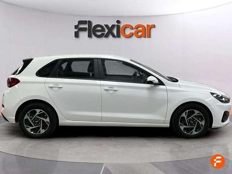 Begagnad Hyundai i30 120 HK (88 kW) 2024 Vit Sedan