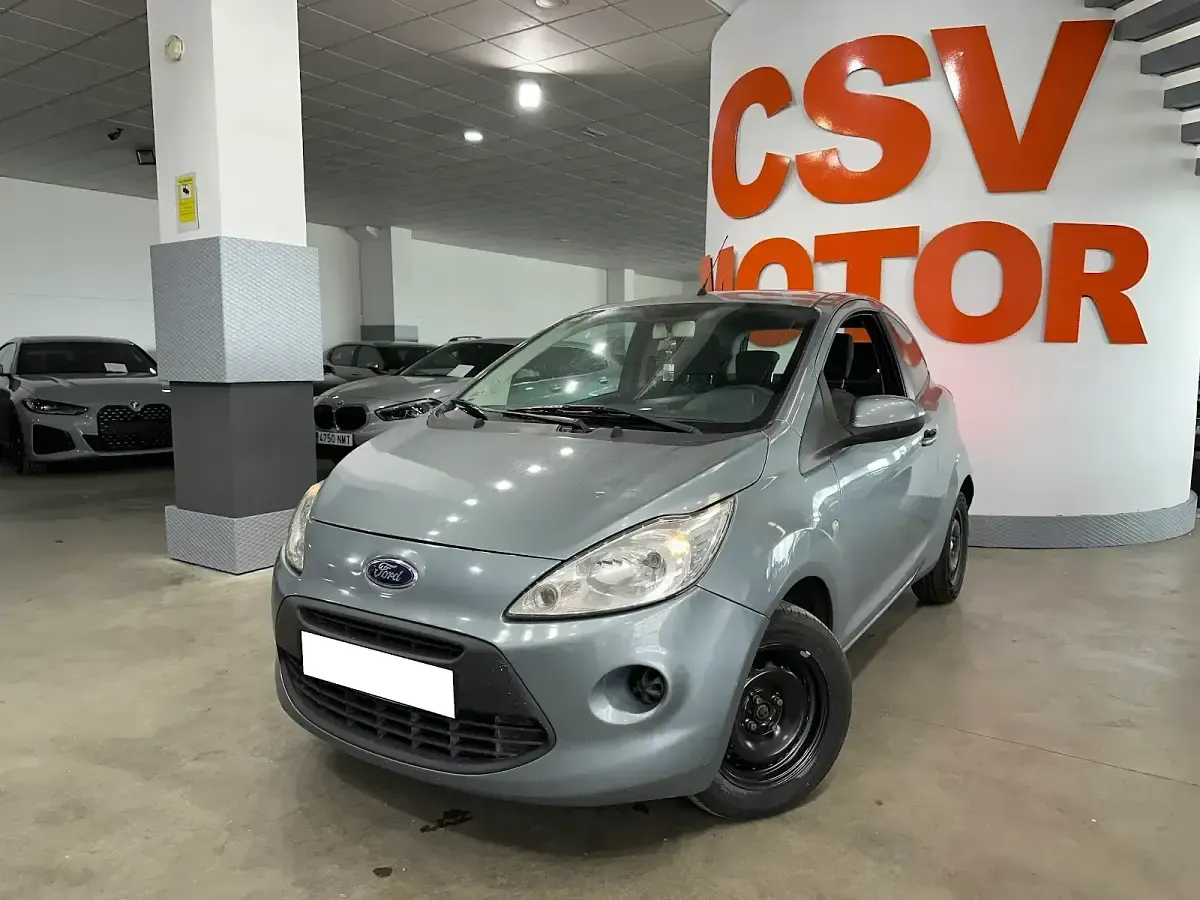 Usado Ford Ka Trend 75 CV (55 kW) 2010 Gris / plata Utilitario