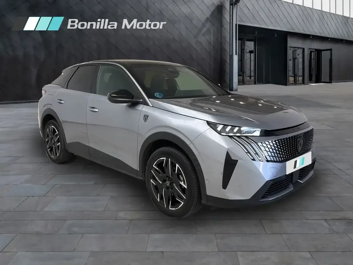 Usado Peugeot 3008 GT 145 CV (106 kW) 2025 Gris / plata SUV