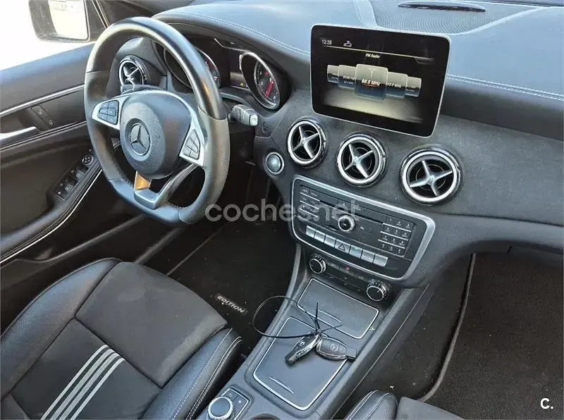 Usado Mercedes A180 122 CV (89 kW) 2018 Negro Berlina