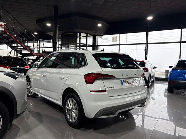 Usado Skoda Kamiq Ambition 110 CV (80 kW) 2023 Blanco SUV