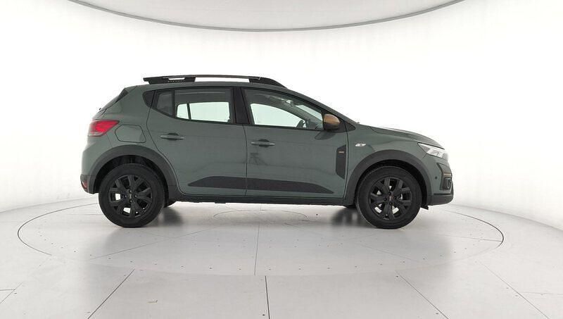 Usado Dacia Sandero Extreme 100 CV (73 kW) 2025 Verde Berlina