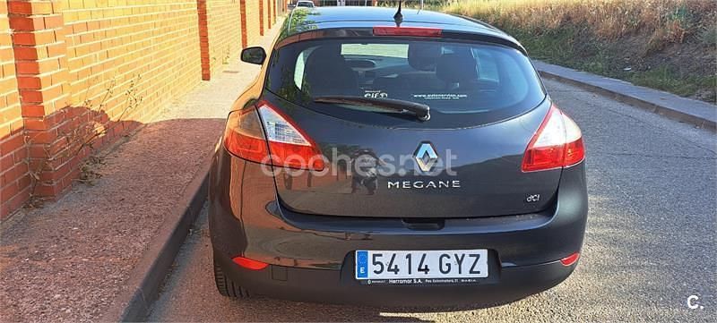 Usado Renault Mégane 85 CV (62 kW) 2010 Gris / plata Berlina