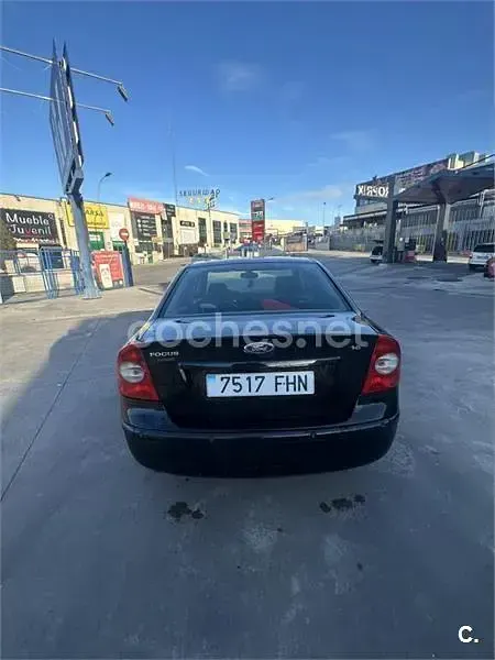 Usado Ford Focus Ghia 115 CV (84 kW) 2007 Negro Berlina