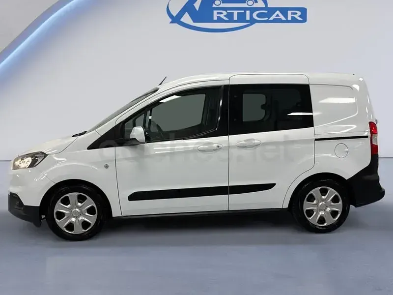 Usado Ford Tourneo Courier Ambiente 75 CV (55 kW) 2019 Blanco Monovolumen