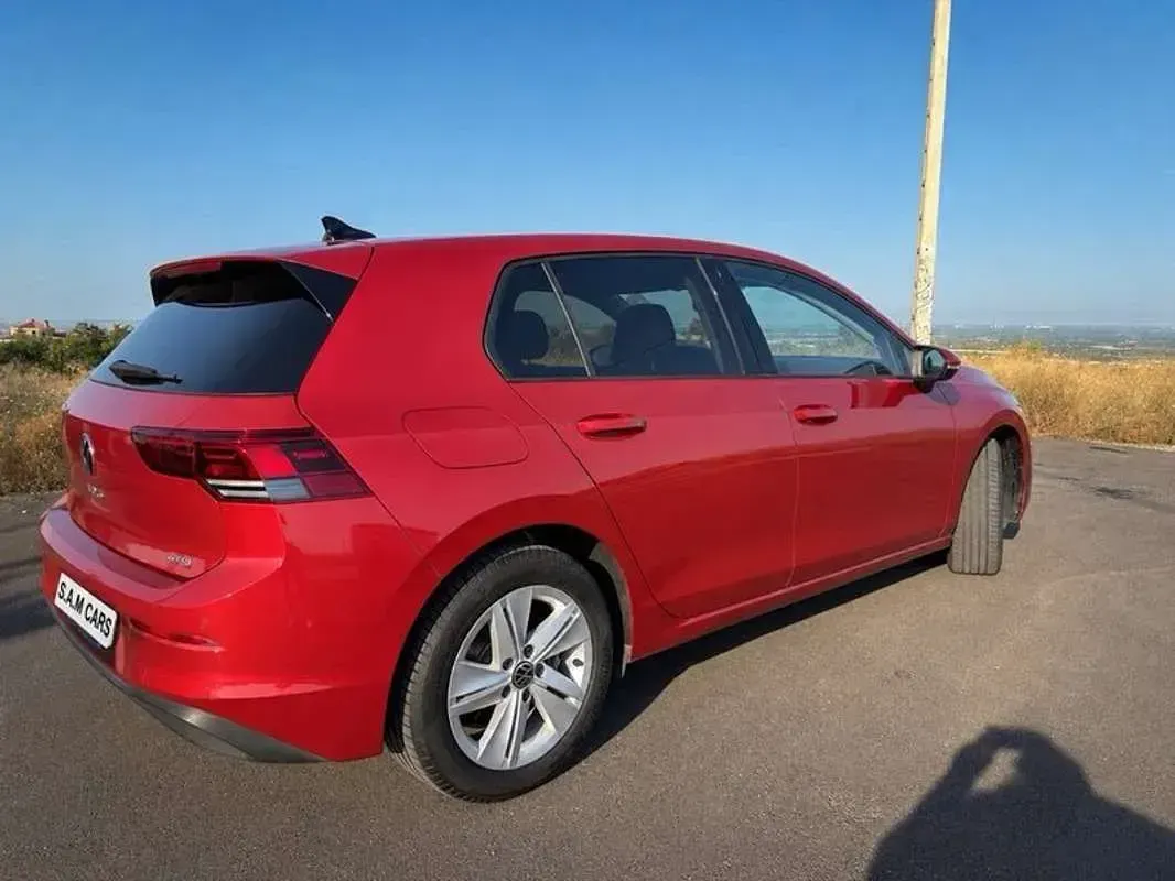 Usado VW Golf VIII Life 150 CV (110 kW) 2022 Rojo Utilitario