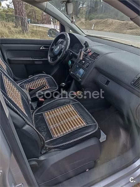 Usado VW Touran Trendline 100 CV (73 kW) 2003 Gris / plata Monovolumen