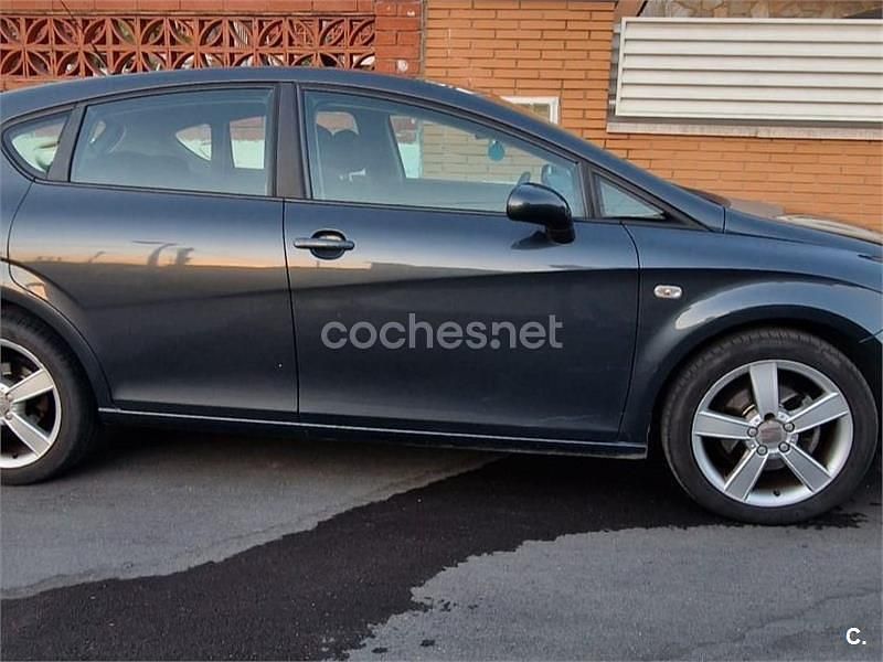 Usado Seat Leon Sport 140 CV (102 kW) 2006 Gris / plata Utilitario