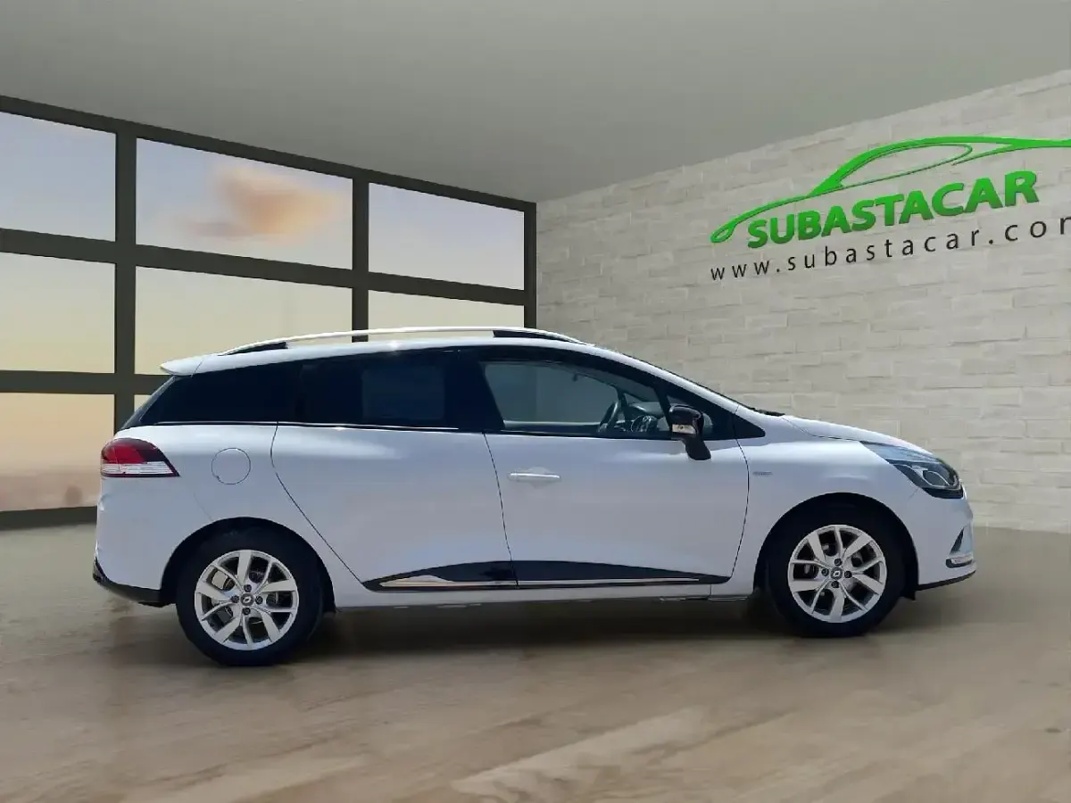Usado Renault Clio LIMITED 90 CV (66 kW) 2018 Blanco Familiar