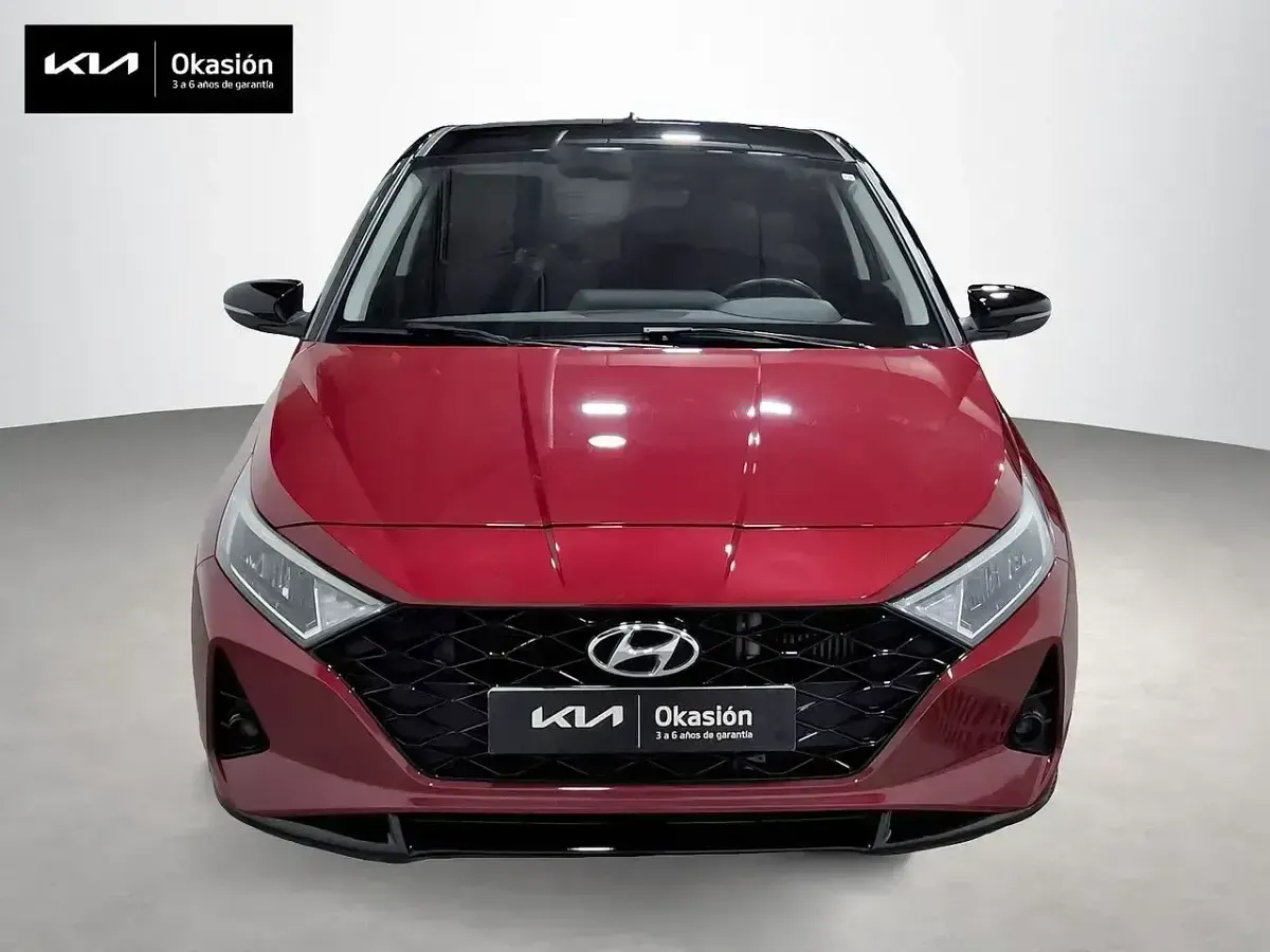 Usado Hyundai i20 100 CV (73 kW) 2021 Rojo Utilitario