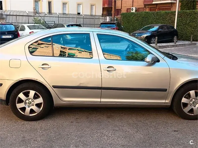 Usado Skoda Octavia Elegance 140 CV (102 kW) 2005 Beige Berlina