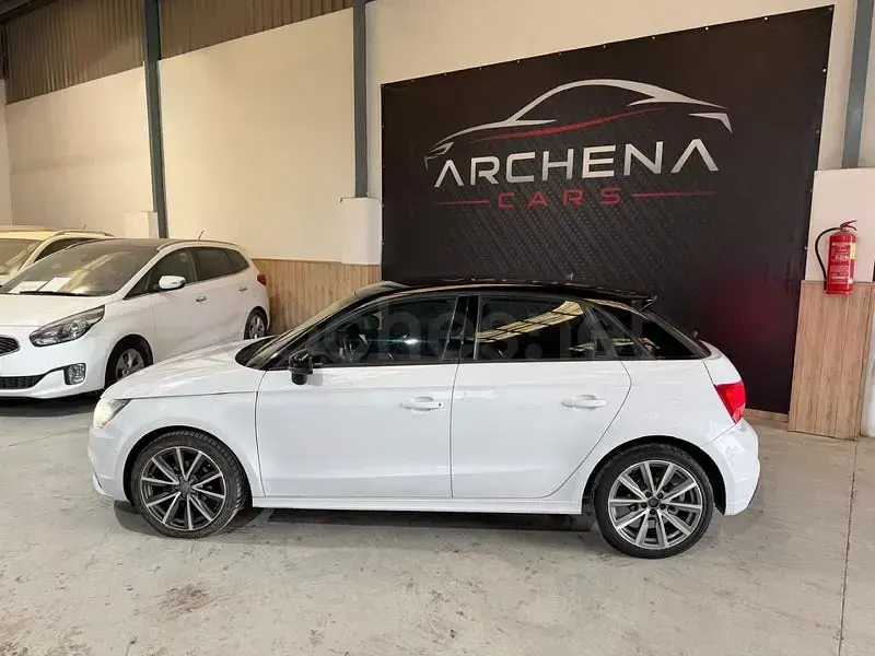 Usado Audi A1 Attraction 105 CV (77 kW) 2010 Blanco Utilitario