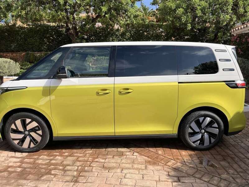 Usado VW ID. Buzz Pro 150 kW (204 CV) 2023 Amarillo Monovolumen