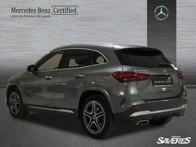 Usado Mercedes GLA200 AMG line 150 CV (110 kW) 2024 Gris montaña SUV