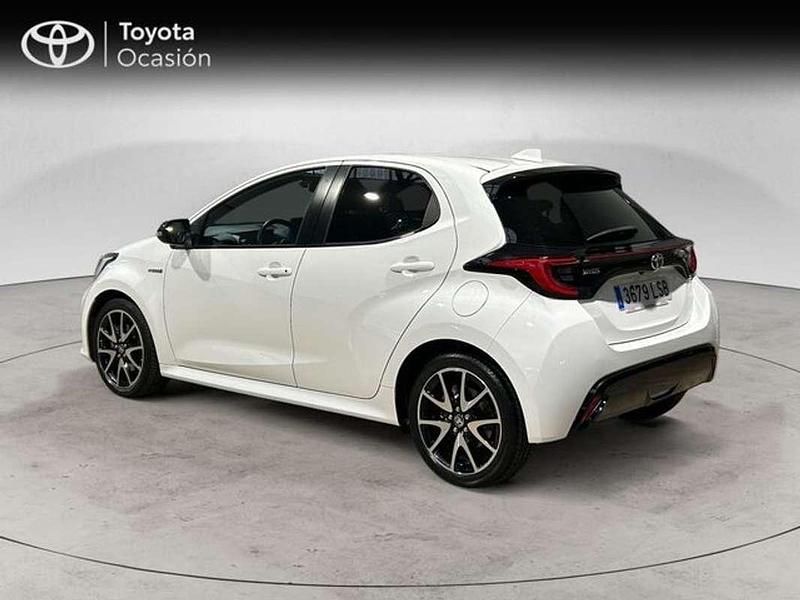 Usado Toyota Yaris Hybrid Style 116 CV (85 kW) 2021 Blanco Berlina