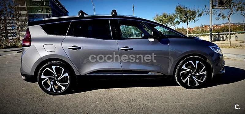 Usado Renault Grand Scénic IV Intens 130 CV (95 kW) 2017 Gris / plata Monovolumen