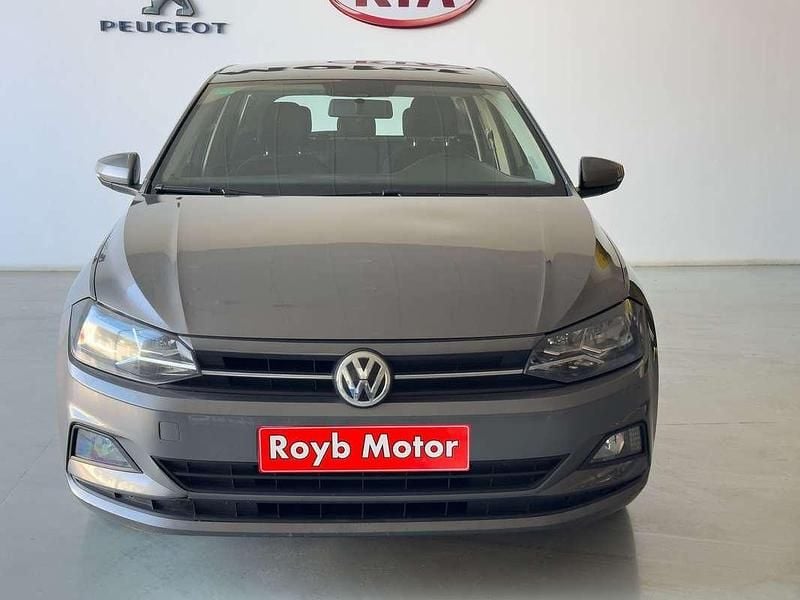 Usado VW Polo 73 CV (53 kW) 2017 Gris Berlina