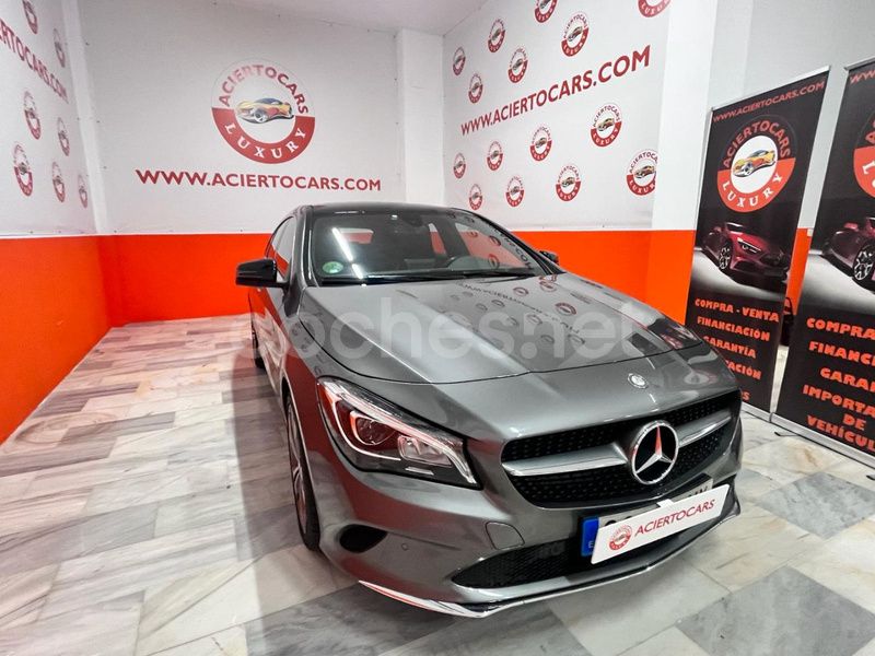 Gris / plata Usado 2017 Mercedes CLA220 Shooting Brake Familiar | 17.990 € (Buen precio) - Imagen 1/4