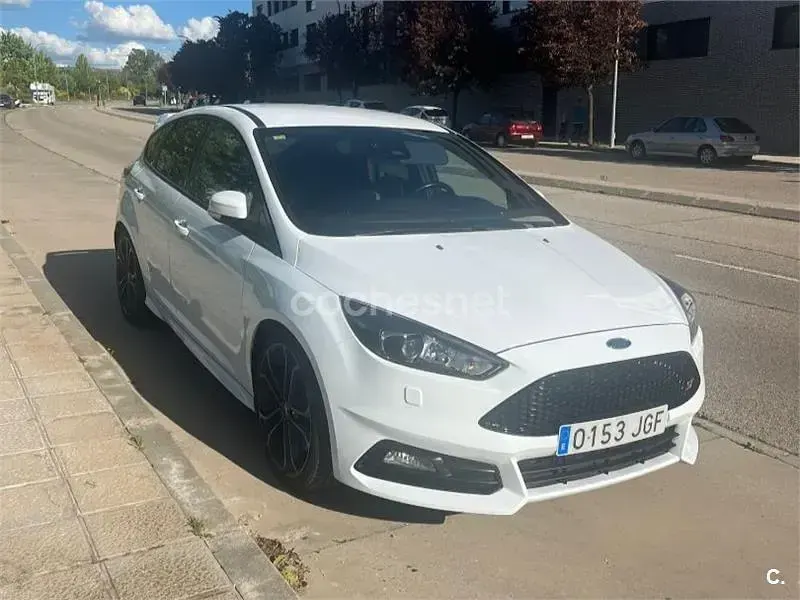 Usado Ford Focus ST 185 CV (136 kW) 2015 Blanco Berlina