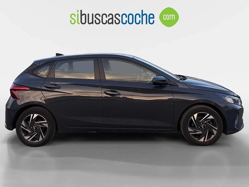 Usado Hyundai i20 100 CV (73 kW) 2022 Gris/plata Utilitario
