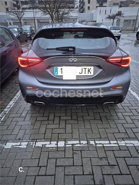 Usado Infiniti Q30 Premium 156 CV (114 kW) 2016 Gris / plata Berlina