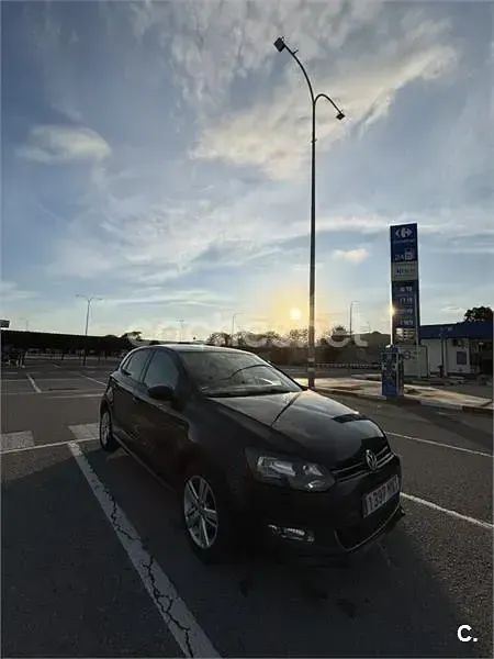Usado VW Polo Advance 60 CV (44 kW) 2012 Negro Utilitario