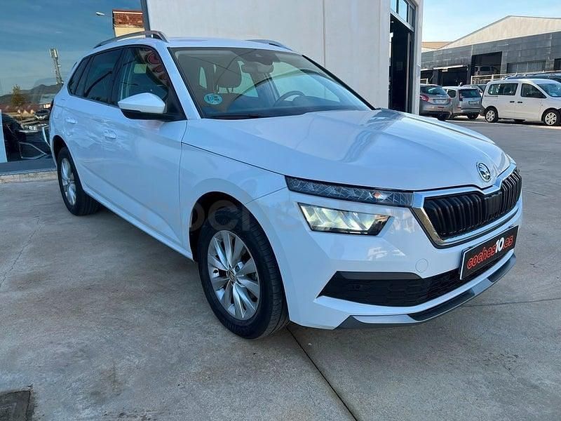 Usado Skoda Kamiq Ambition 110 CV (80 kW) 2022 Blanco SUV