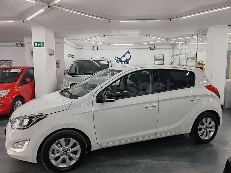 Usado Hyundai i20 84 CV (61 kW) 2014 Blanco Utilitario